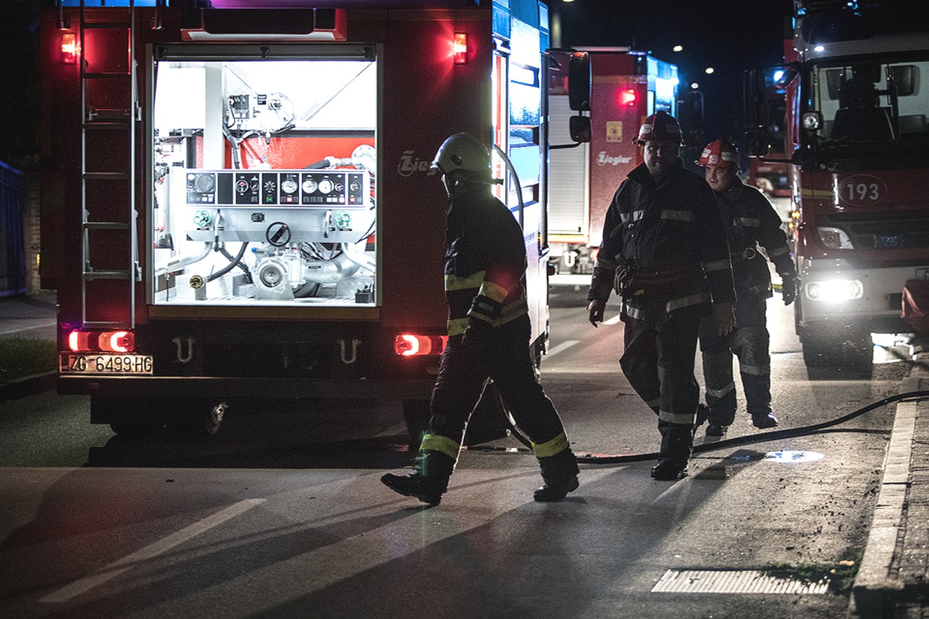 POŽAR U PRELOGU Brojni vatrogasci borili se s požarom bivšeg skladišta