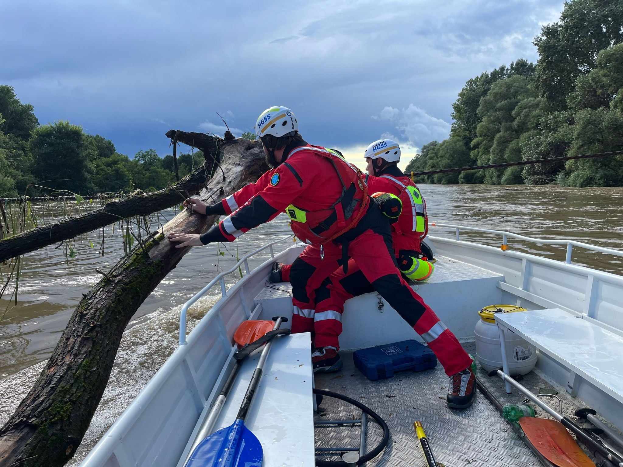 OD JUTRA NA TERENU Bespilotnom letjelicom pregledavali skelu i osjetljiva područja