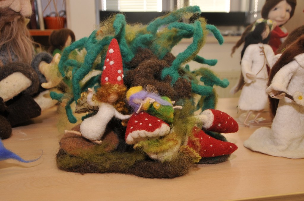 SVIJET BAJKI PRELOŽANKE SMILJANE STRAHIJE Kako pobjeći iz surove stvarnosti?