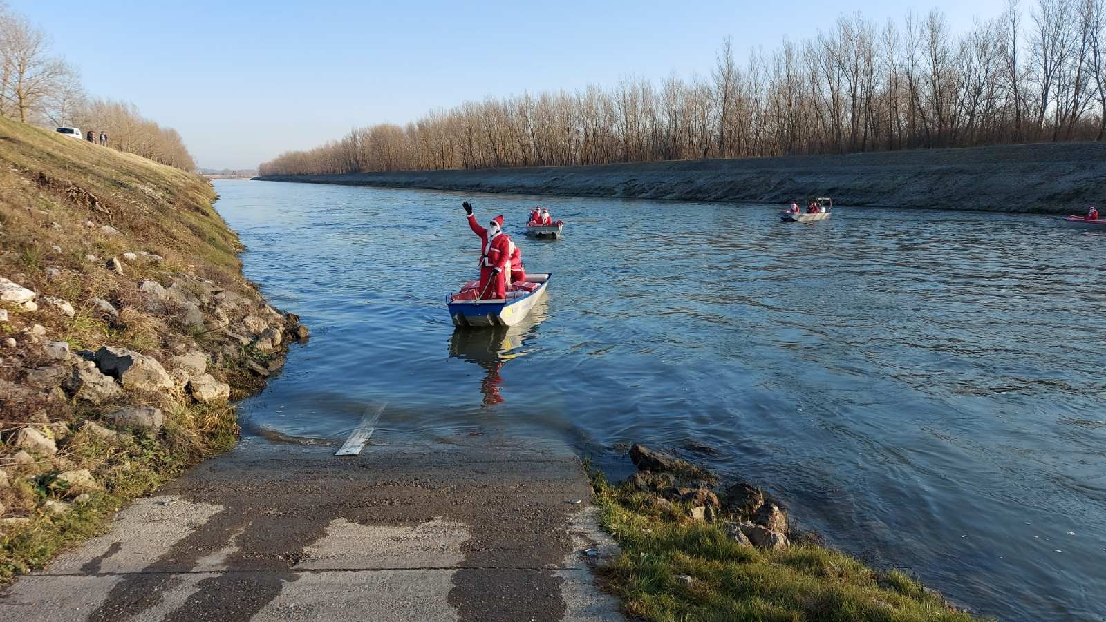 U Donji Vidovec stigli zlatomrazevi u čamcima s čak 300 poklona!