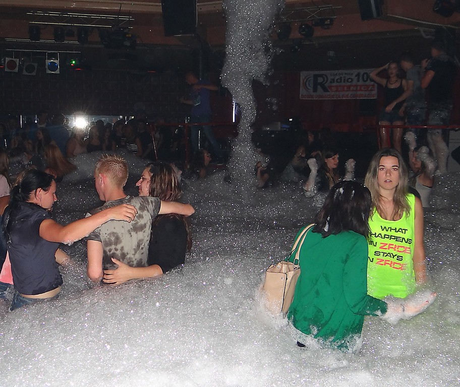 slika0037545350 Pjena party u Šampionu (Subota, 16.8.2014.)