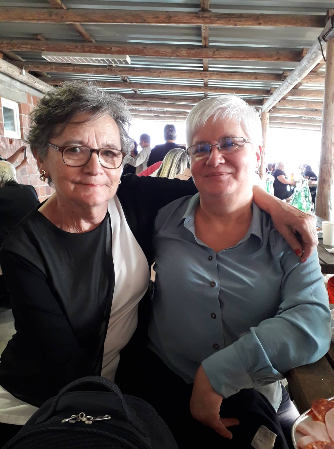 RUŽIČASTI LISTOPAD U DUBRAVI Članice kluba ‘Nova nada’ Čakovec gostovale na modnoj reviji RUŽIČASTI LISTOPAD U DUBRAVI Članice kluba ‘Nova nada’ Čakovec gostovale na modnoj reviji