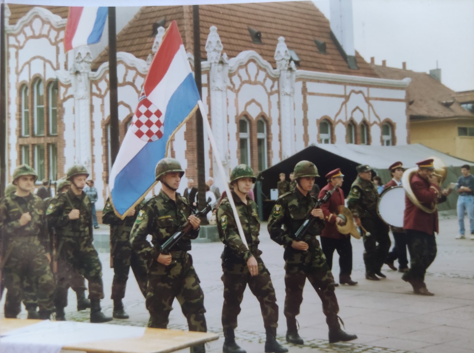 SAMIR NAĐ IZ KOTORIBE Na svoj rođendan dočekao slobodu domovine, a za kćerin rođendan vratio se iz Oluje SAMIR NAĐ IZ KOTORIBE Na svoj rođendan dočekao slobodu domovine, a za kćerin rođendan vratio se iz Oluje