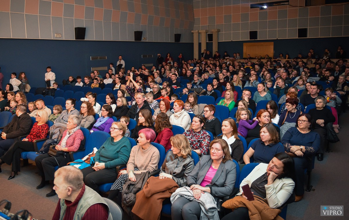 FOTO Osnovna škola Prelog predivnom priredbom sugrađanima uljepšala adventsko vrijeme