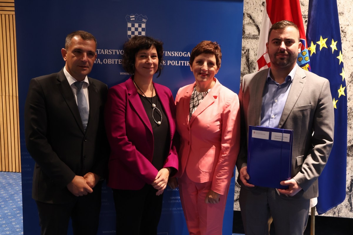 Matija Posavec, Nikola Novak, centar za starije osobe Matija Posavec, Nikola Novak, centar za starije osobe