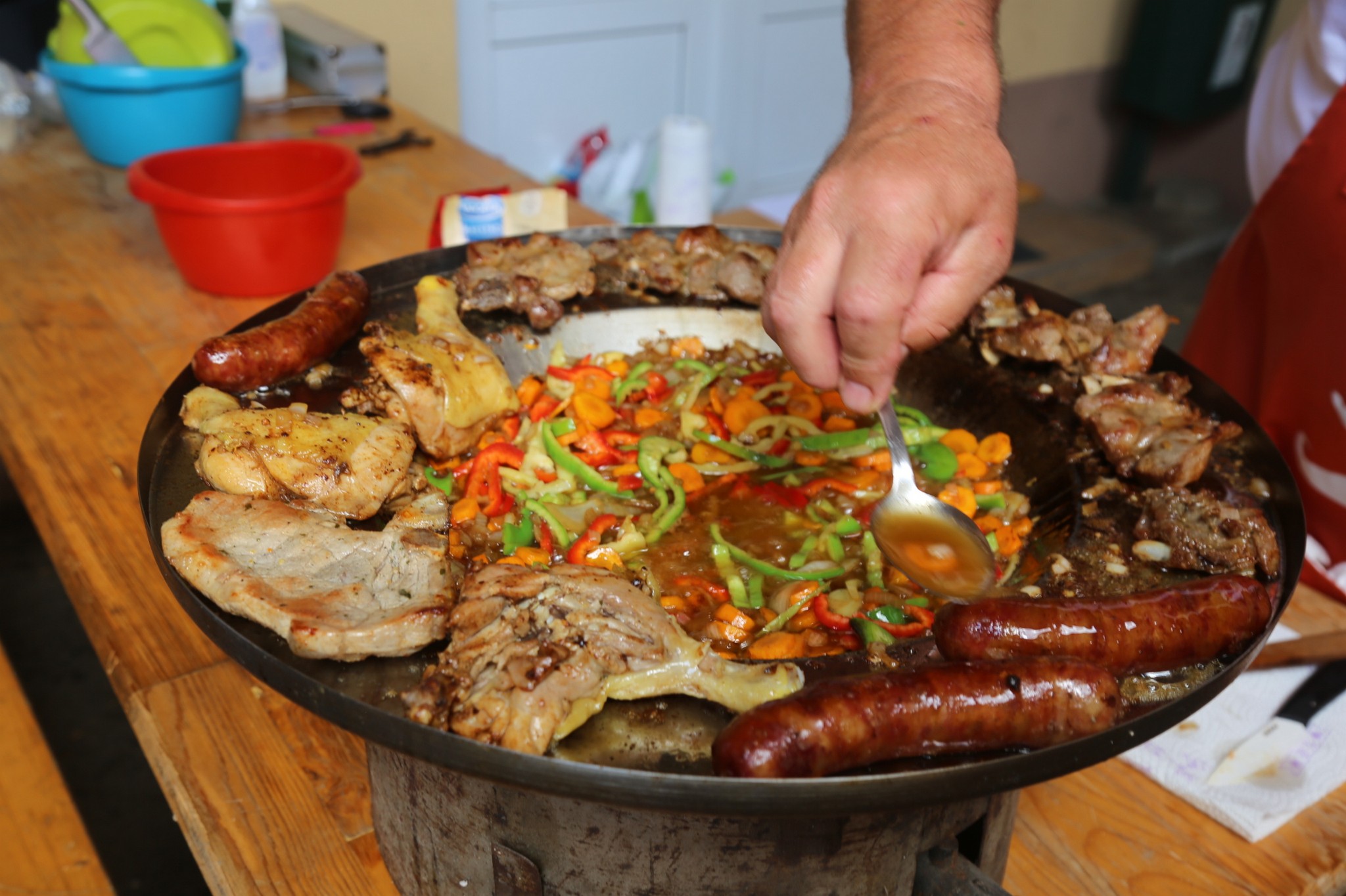 Miris ‘grofovske kotlovine’ u subotu se širio Pribislavcem