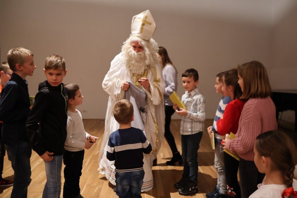 MLADI PISCI Predstavljen zbornik dječjih literarnih radova Tragovi budućnosti