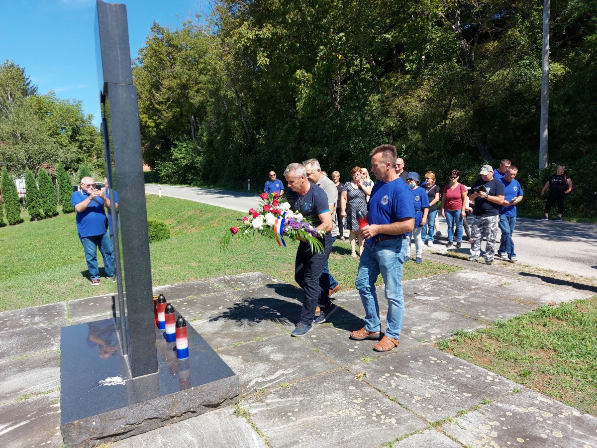 FOTO Društvo ‘Veteran’ povodom Oluje obišlo donje Pounje gdje je ratovalo prije 26 godina