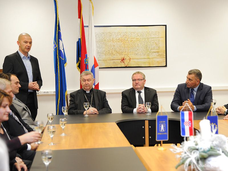 324113765dsc5119896537