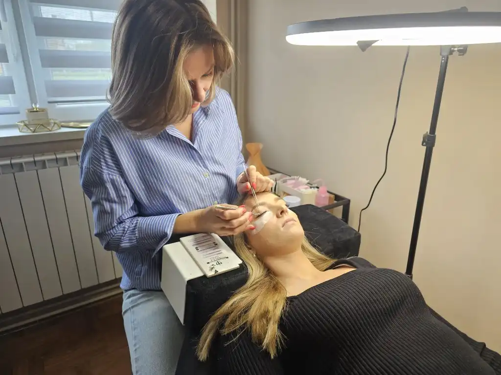 divine (3) (Medium) divine (3) (Medium)