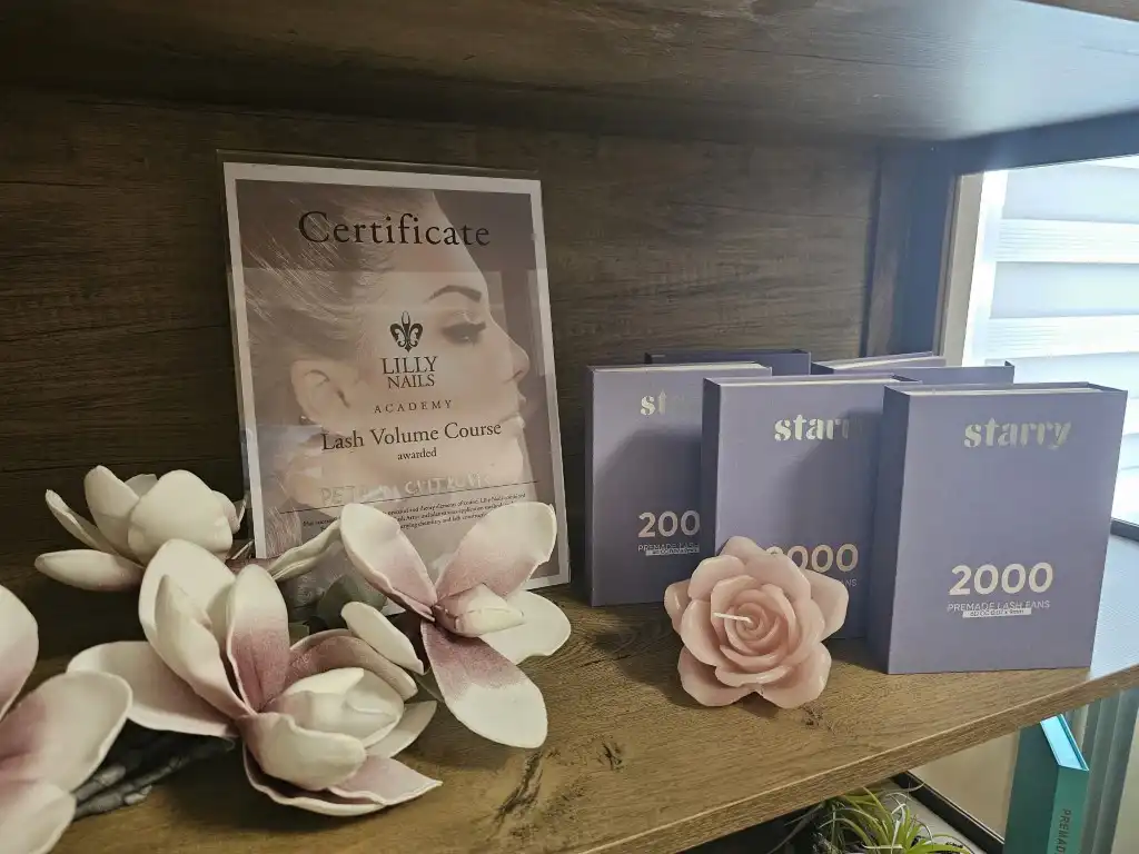 divinee (1) (Medium) divinee (1) (Medium)