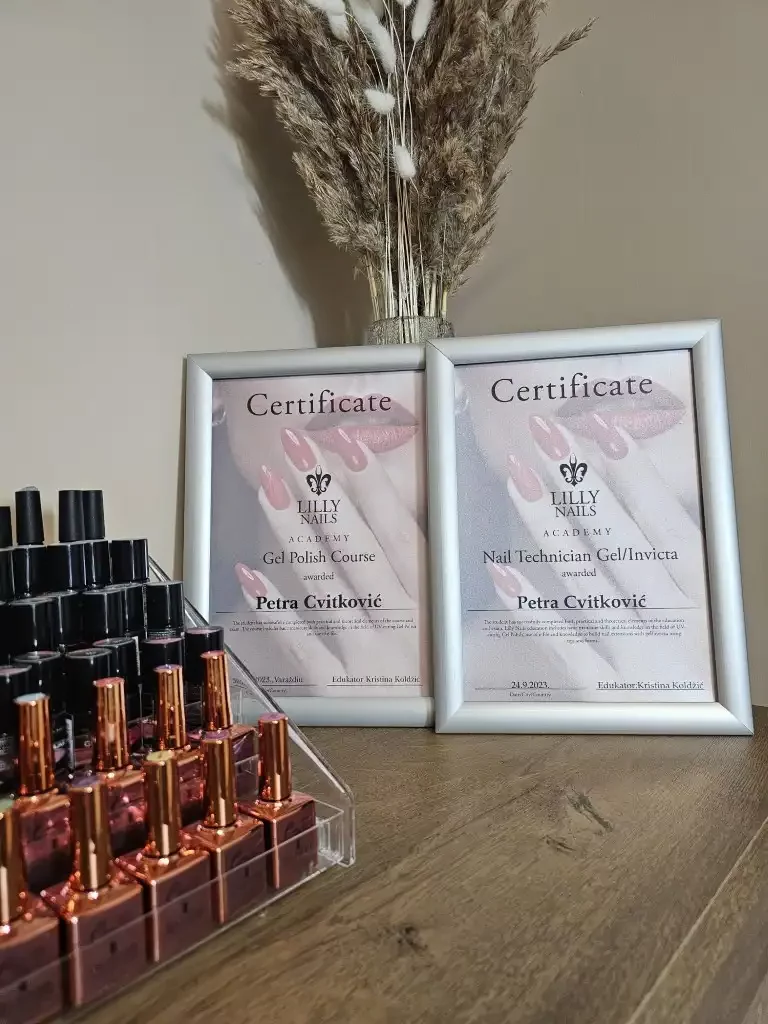 divinee (2) (Medium) divinee (2) (Medium)