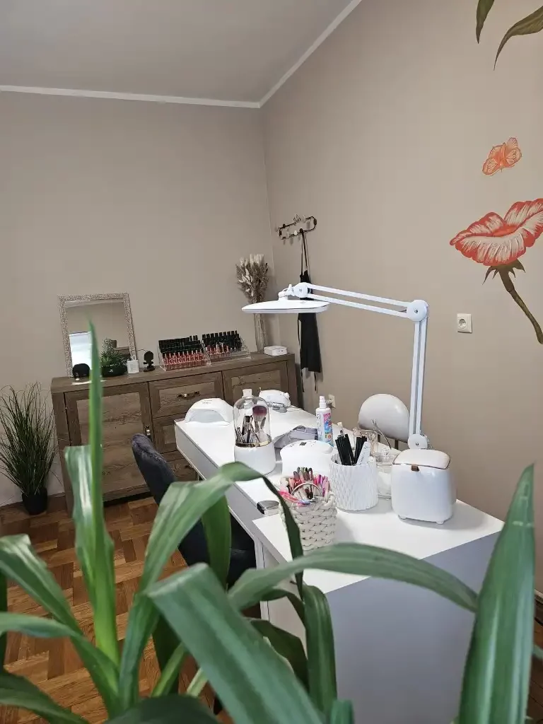 divinee (5) (Medium) divinee (5) (Medium)