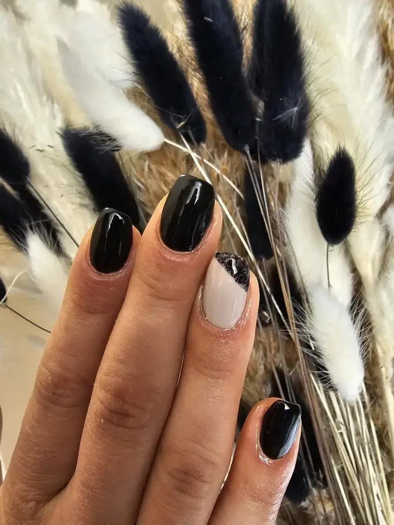 divineeee (3) (Medium) divineeee (3) (Medium)