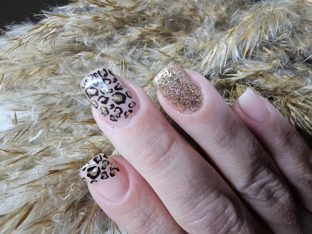 divineeee (5) (Medium) divineeee (5) (Medium)