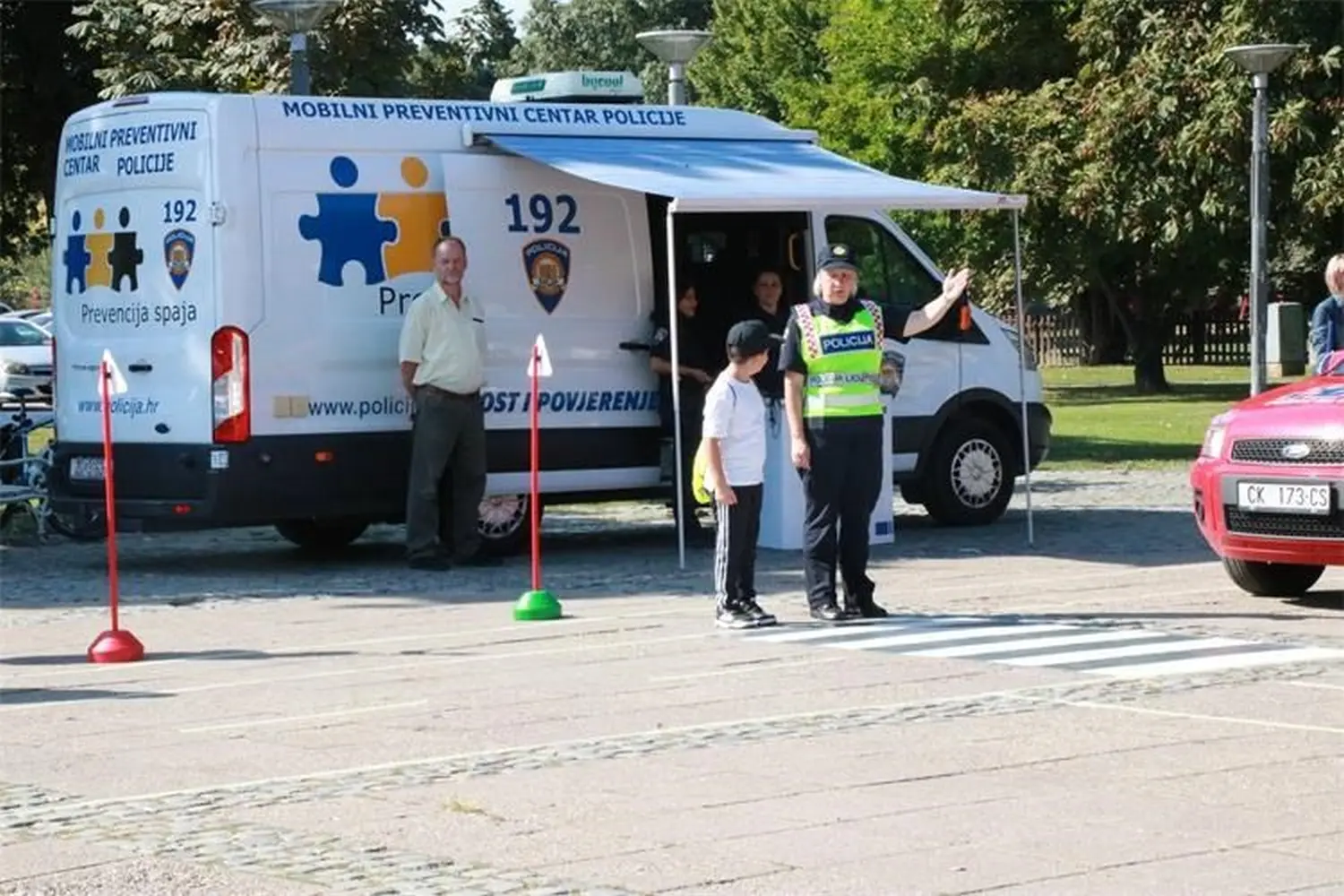 djeca u prometu,promet,učenici (1) djeca u prometu,promet,učenici (1)