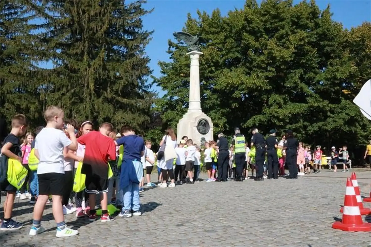 djeca u prometu,promet,učenici (10) djeca u prometu,promet,učenici (10)