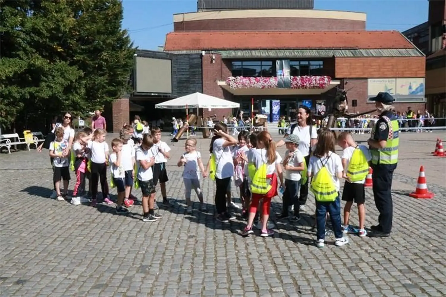 djeca u prometu,promet,učenici (4) djeca u prometu,promet,učenici (4)