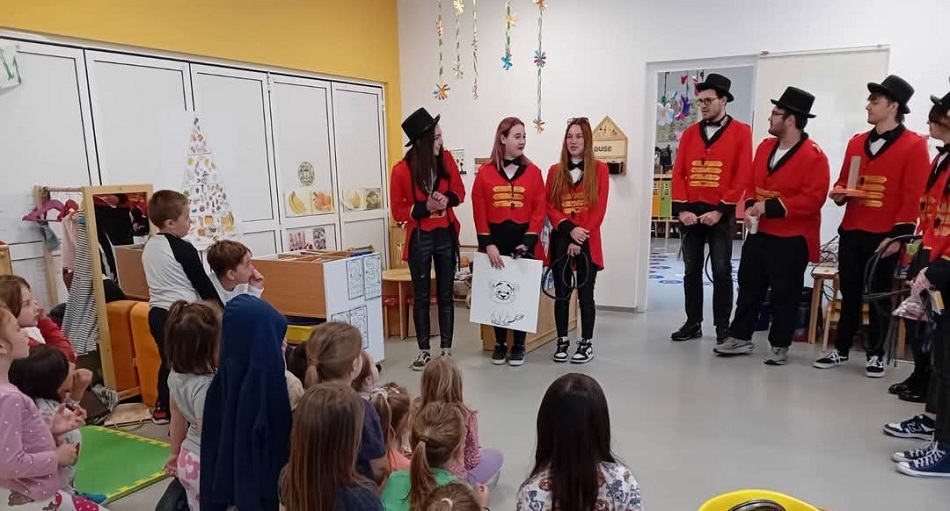 dječjiv rtić fijolica maturanti u posjetu maturanti (1)