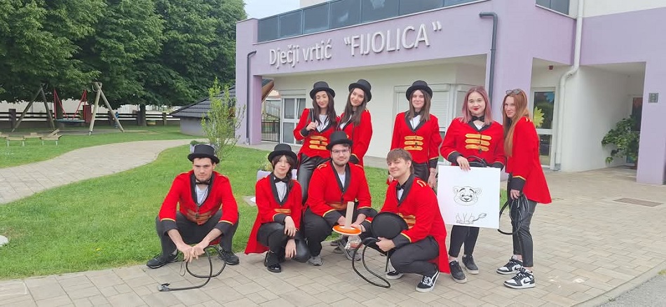 dječjiv rtić fijolica maturanti u posjetu maturanti (3)