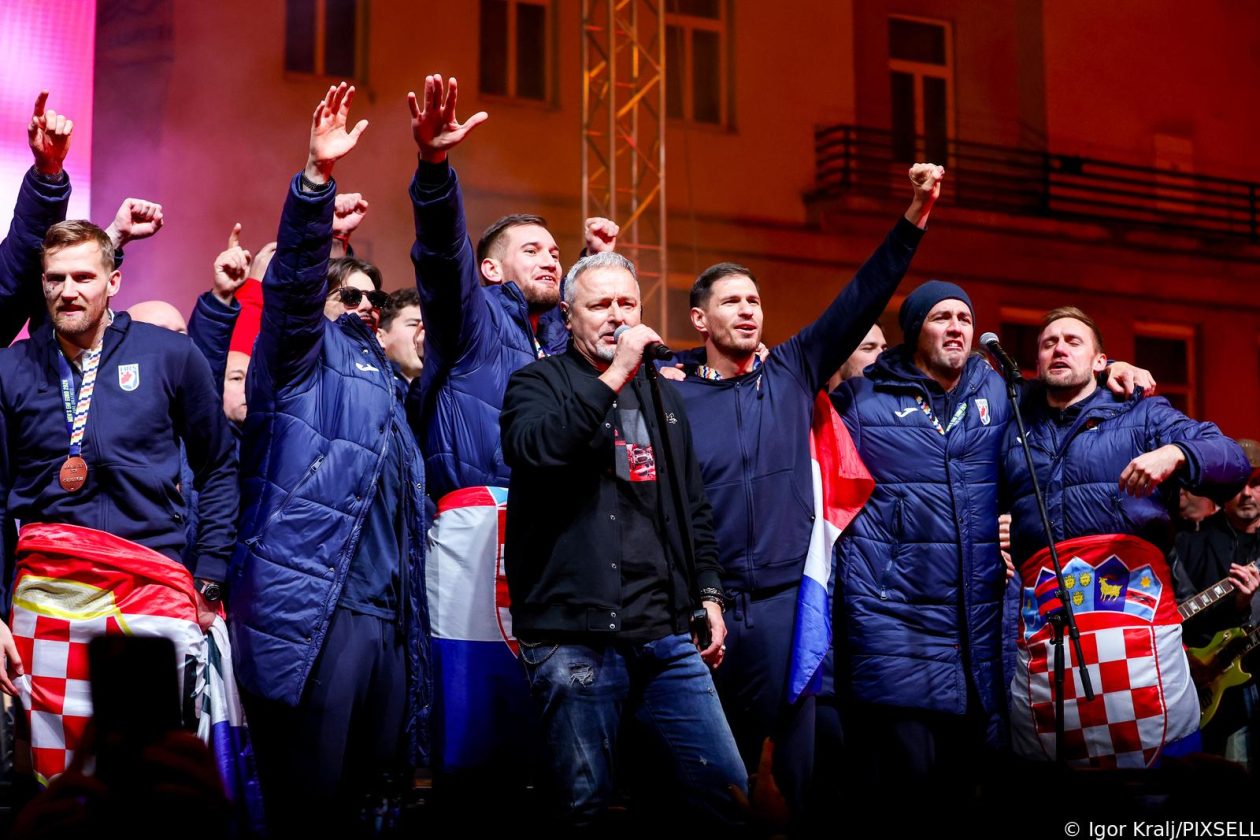 Zagreb: Svečani doček rukometnih reprezentativaca nakon osvojene bronce na Europskom prvenstvu Zagreb: Svečani doček rukometnih reprezentativaca nakon osvojene bronce na Europskom prvenstvu