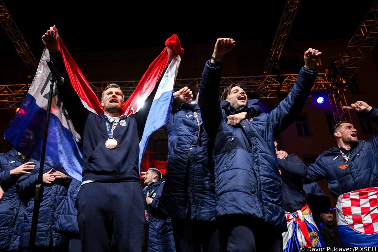 Zagreb: Svečani doček rukometnih reprezentativaca nakon osvojene bronce na Europskom prvenstvu Zagreb: Svečani doček rukometnih reprezentativaca nakon osvojene bronce na Europskom prvenstvu