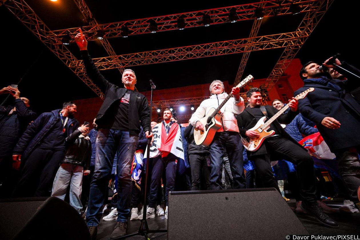 Zagreb: Svečani doček rukometnih reprezentativaca nakon osvojene bronce na Europskom prvenstvu Zagreb: Svečani doček rukometnih reprezentativaca nakon osvojene bronce na Europskom prvenstvu