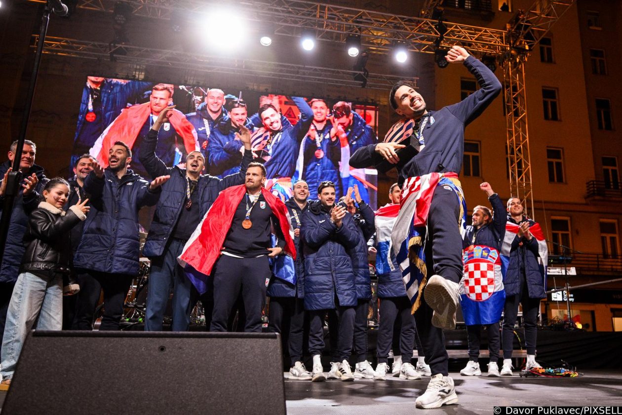 Zagreb: Svečani doček rukometnih reprezentativaca nakon osvojene bronce na Europskom prvenstvu Zagreb: Svečani doček rukometnih reprezentativaca nakon osvojene bronce na Europskom prvenstvu