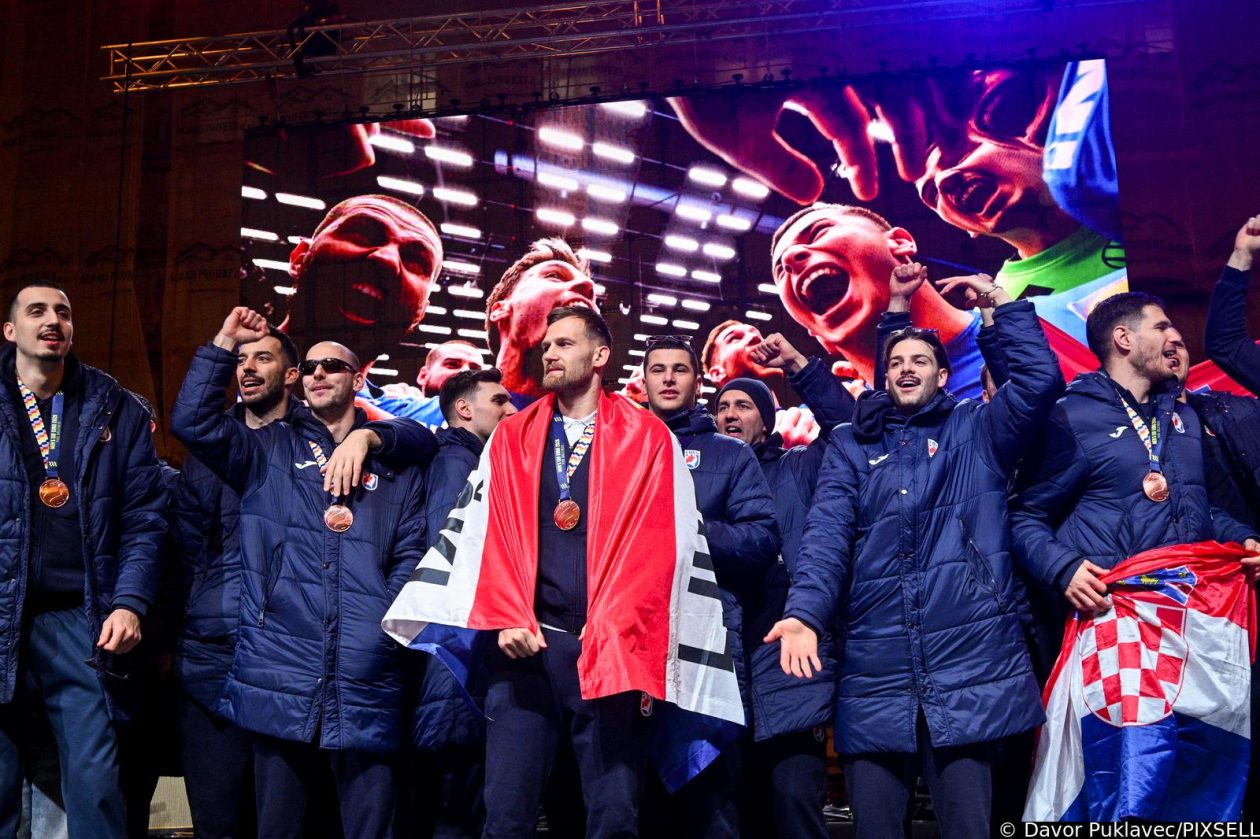 Zagreb: Svečani doček rukometnih reprezentativaca nakon osvojene bronce na Europskom prvenstvu Zagreb: Svečani doček rukometnih reprezentativaca nakon osvojene bronce na Europskom prvenstvu