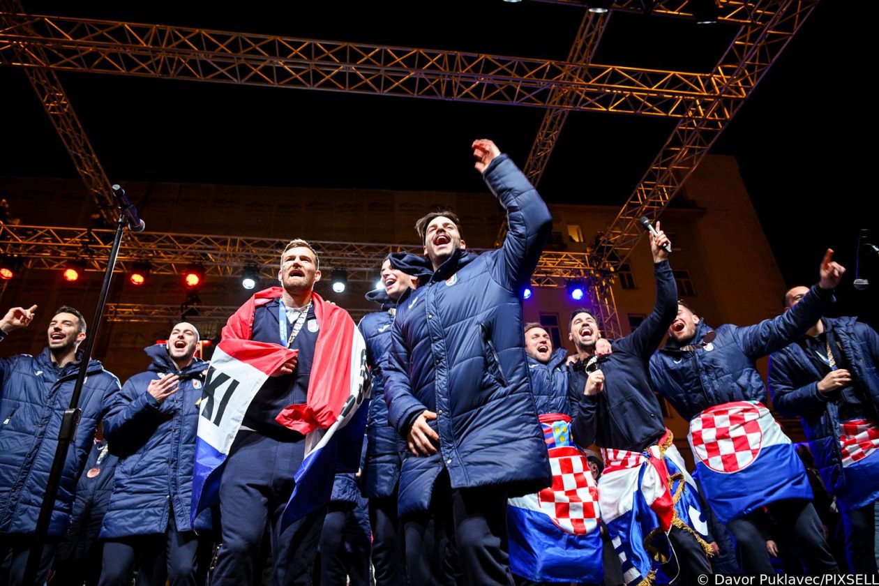 Zagreb: Svečani doček rukometnih reprezentativaca nakon osvojene bronce na Europskom prvenstvu Zagreb: Svečani doček rukometnih reprezentativaca nakon osvojene bronce na Europskom prvenstvu