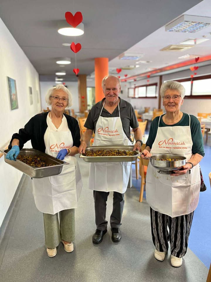 dom za starije i nemoćne novinščak, pekmez od šljiva (8)