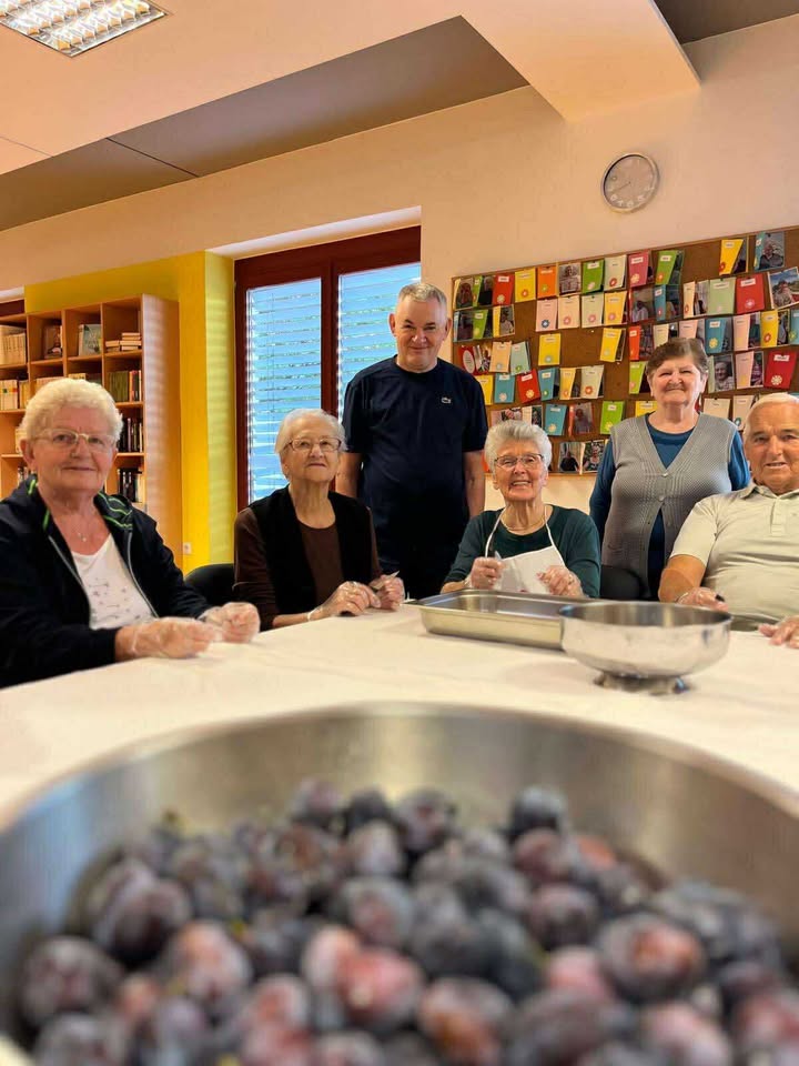 dom za starije i nemoćne novinščak, pekmez od šljiva (9)