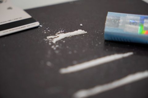 droga prah šmrkanje ilustracija (3) droga prah šmrkanje ilustracija (3)