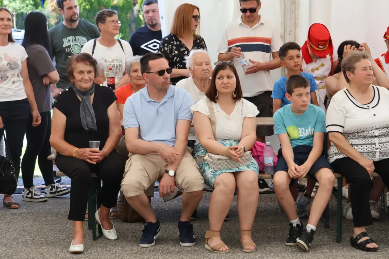 drugi dan dani šibe i ribe (54) drugi dan dani šibe i ribe (54)