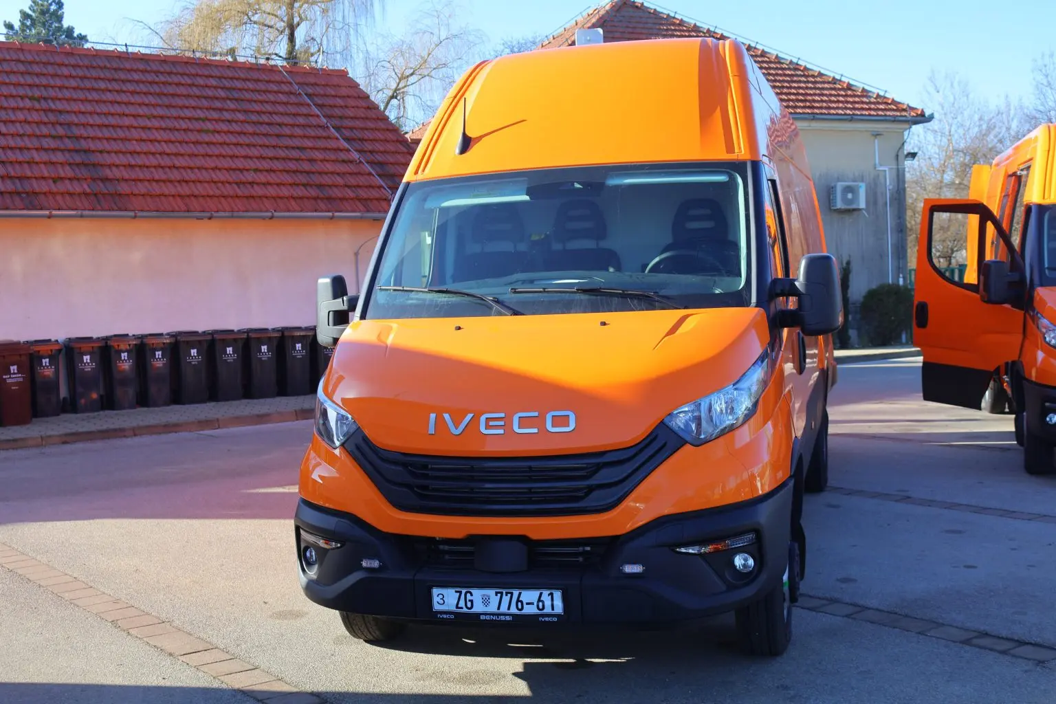 dva nova vozila čakom (1) dva nova vozila čakom (1)