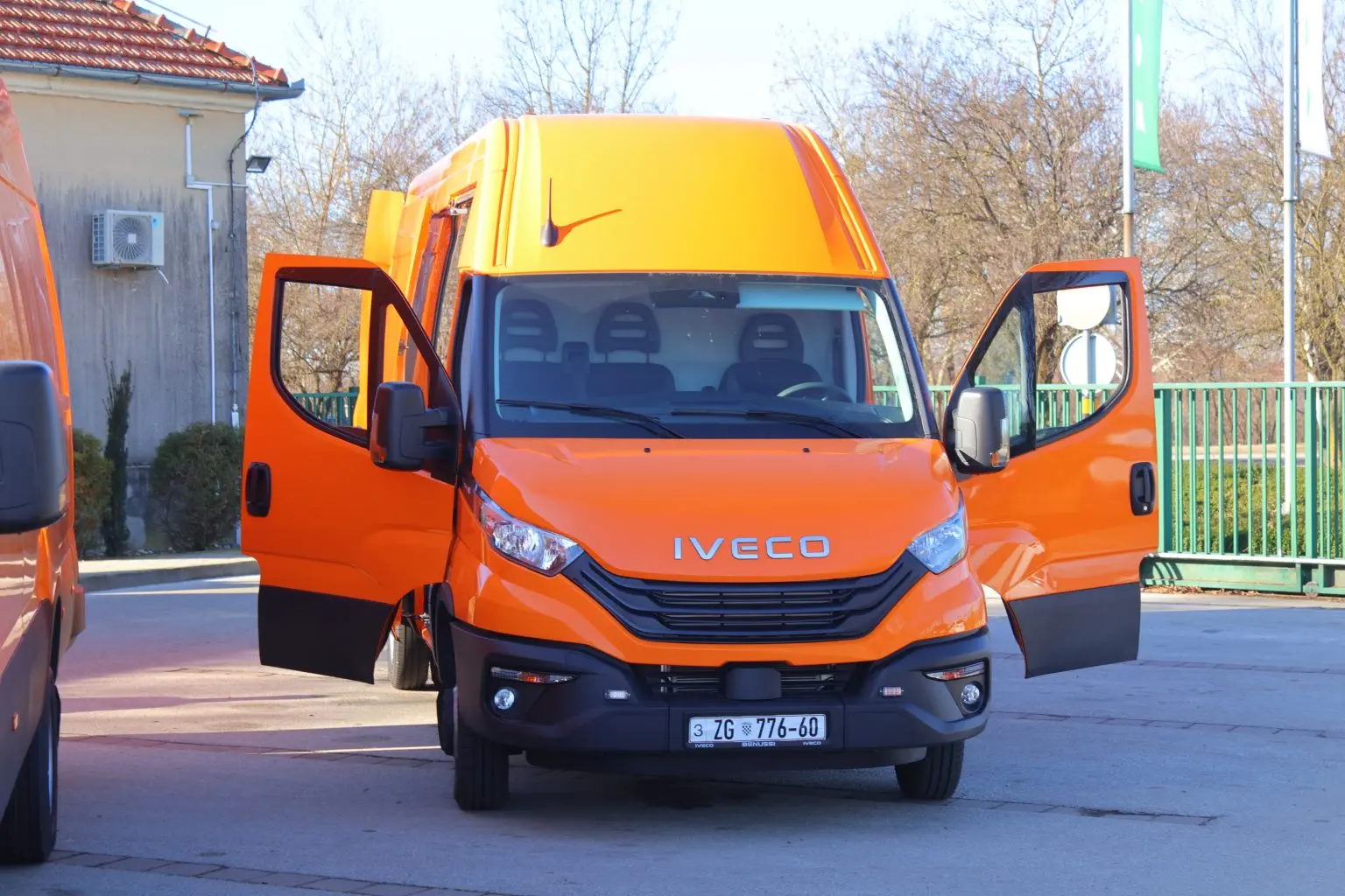 dva nova vozila čakom (2) dva nova vozila čakom (2)