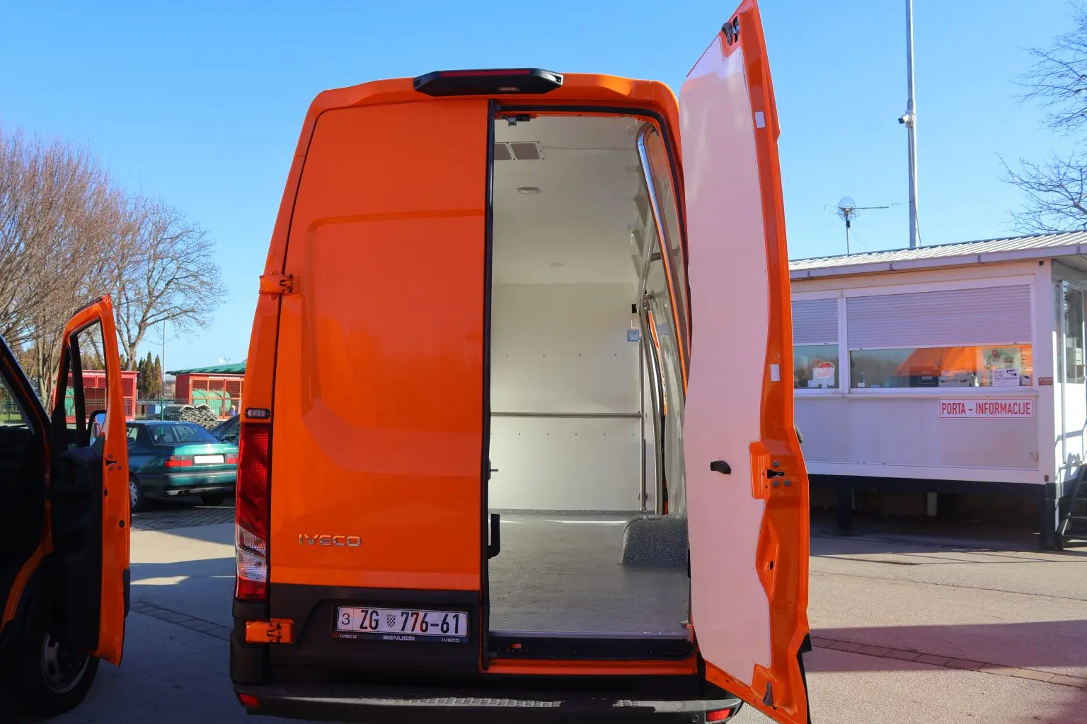 dva nova vozila čakom (3) dva nova vozila čakom (3)