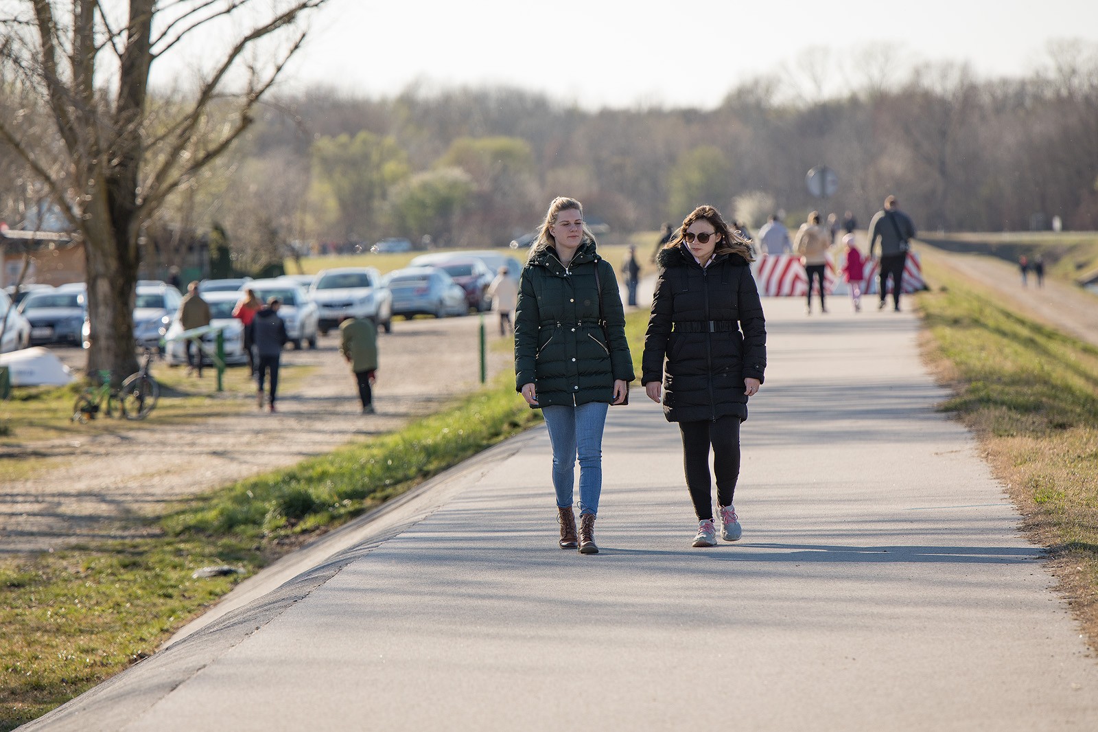 KLIKOM PO MARINI Suncem okupana Marina danas je bila prepuna ljudi!