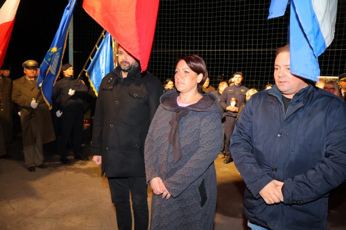 DAN SJEĆANJA Čakovec se i ove godine dostojanstveno prisjetio žrtava Vukovara i Škrabrnje te obljetnice pogibije Nikole VII. Zrinskog DAN SJEĆANJA Čakovec se i ove godine dostojanstveno prisjetio žrtava Vukovara i Škrabrnje te obljetnice pogibije Nikole VII. Zrinskog