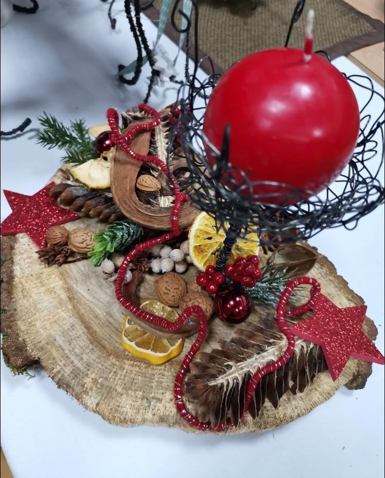 FOTO Profesorica Sabina Šegula iz Slovenije održala radionicu izrade adventskih dekoracija u Gospodarskoj školi Čakovec FOTO Profesorica Sabina Šegula iz Slovenije održala radionicu izrade adventskih dekoracija u Gospodarskoj školi Čakovec