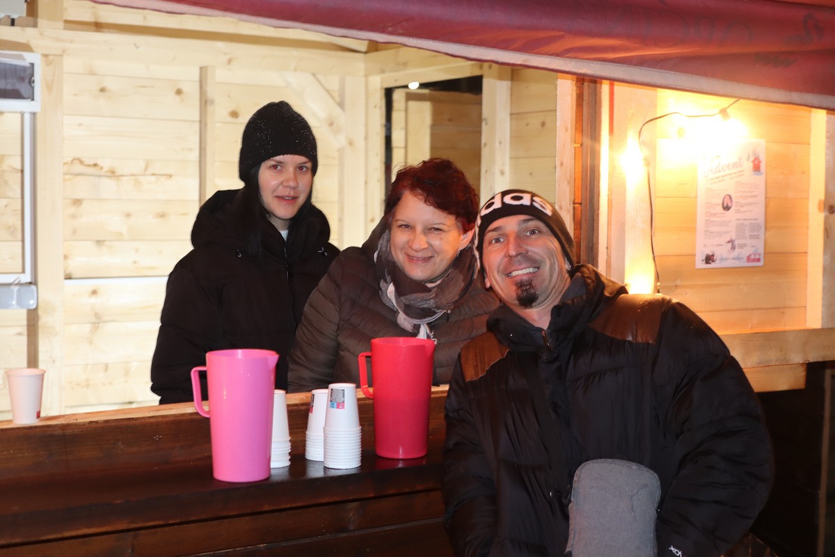 SVETI MARTIN NA MURI Paljenjem prve adventske svijeće započelo je najradosnije doba u godini