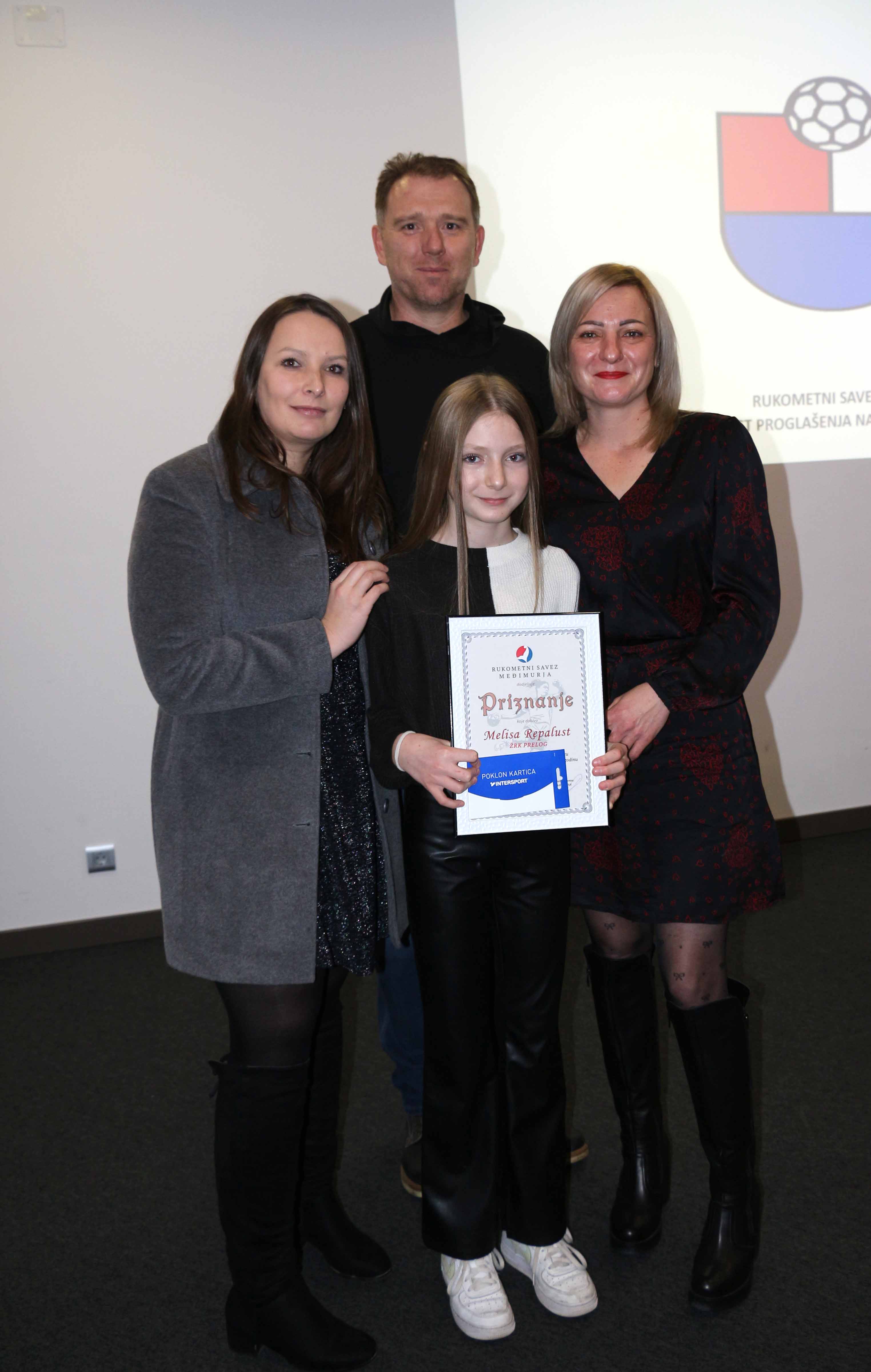 RUKOMETNI SAVEZ MEĐIMURJA Najboljim međimurskim rukometašima proglašeni Marta Kozjak i Mateo Hozjan! RUKOMETNI SAVEZ MEĐIMURJA Najboljim međimurskim rukometašima proglašeni Marta Kozjak i Mateo Hozjan!