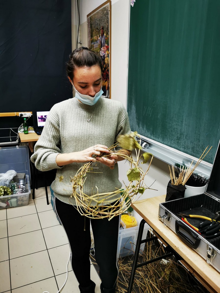 FOTO Profesorica Sabina Šegula iz Slovenije održala radionicu izrade adventskih dekoracija u Gospodarskoj školi Čakovec FOTO Profesorica Sabina Šegula iz Slovenije održala radionicu izrade adventskih dekoracija u Gospodarskoj školi Čakovec