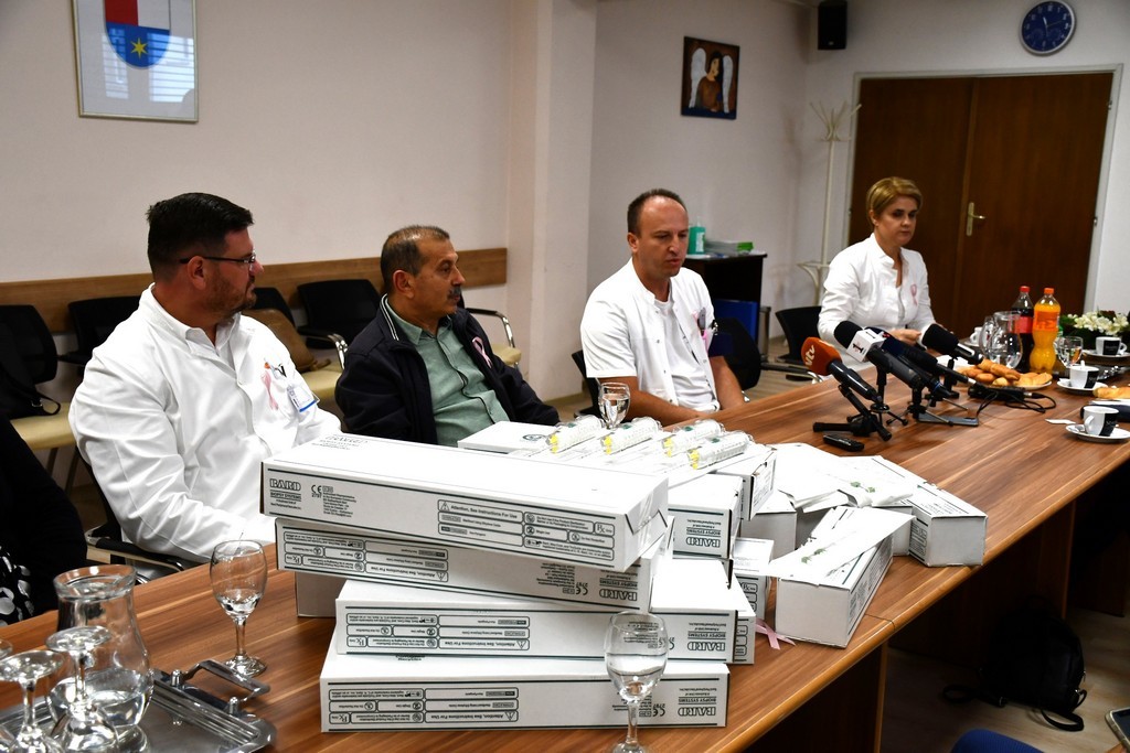 VRIJEDNA DONACIJA Županijska liga protiv raka donirala bolnici igle za core biopsiju VRIJEDNA DONACIJA Županijska liga protiv raka donirala bolnici igle za core biopsiju