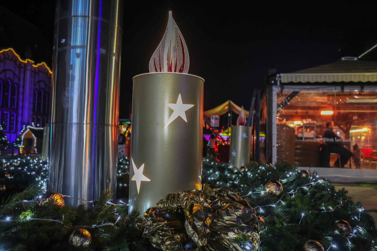 Upaljena prva adventska svijeća u Čakovcu: Predivna rasvjeta zasjala gradom