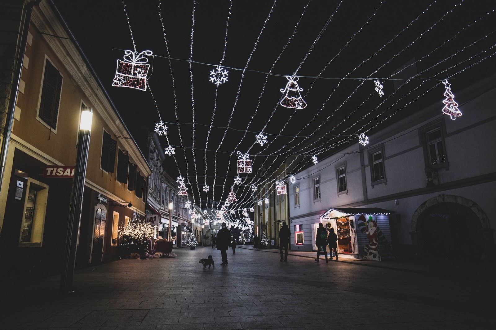OVO JE PREKRASNO Božićno uređenje u centru Čakovca će vas oduševiti