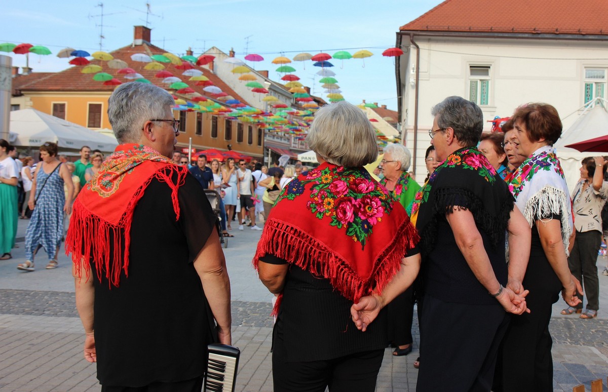 Tri međimurska KUD-a predstavila međimursku tradiciju na Porcijunkulovom