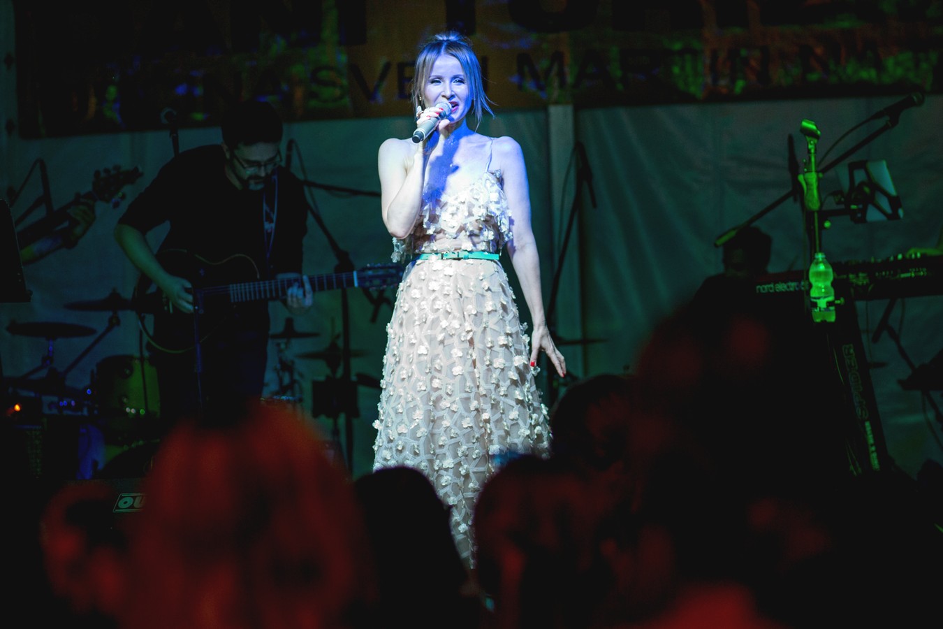 Danijela Martinović zabavljala publiku ispod šatora u Svetom Martinu na Muri