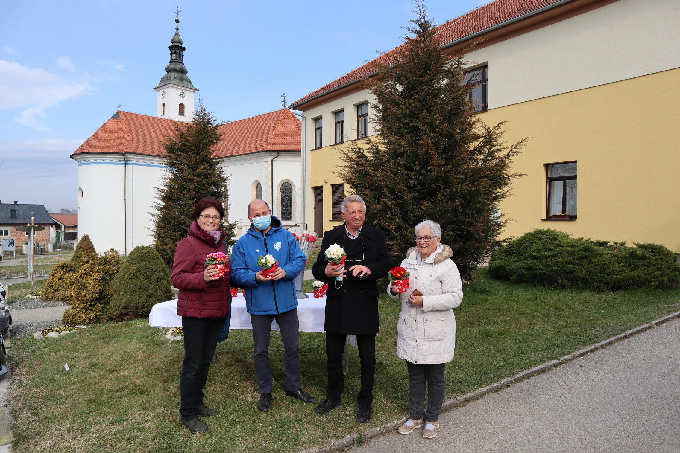 Karanfili i jaglaci za žene u centru Svetog Martina na Muri