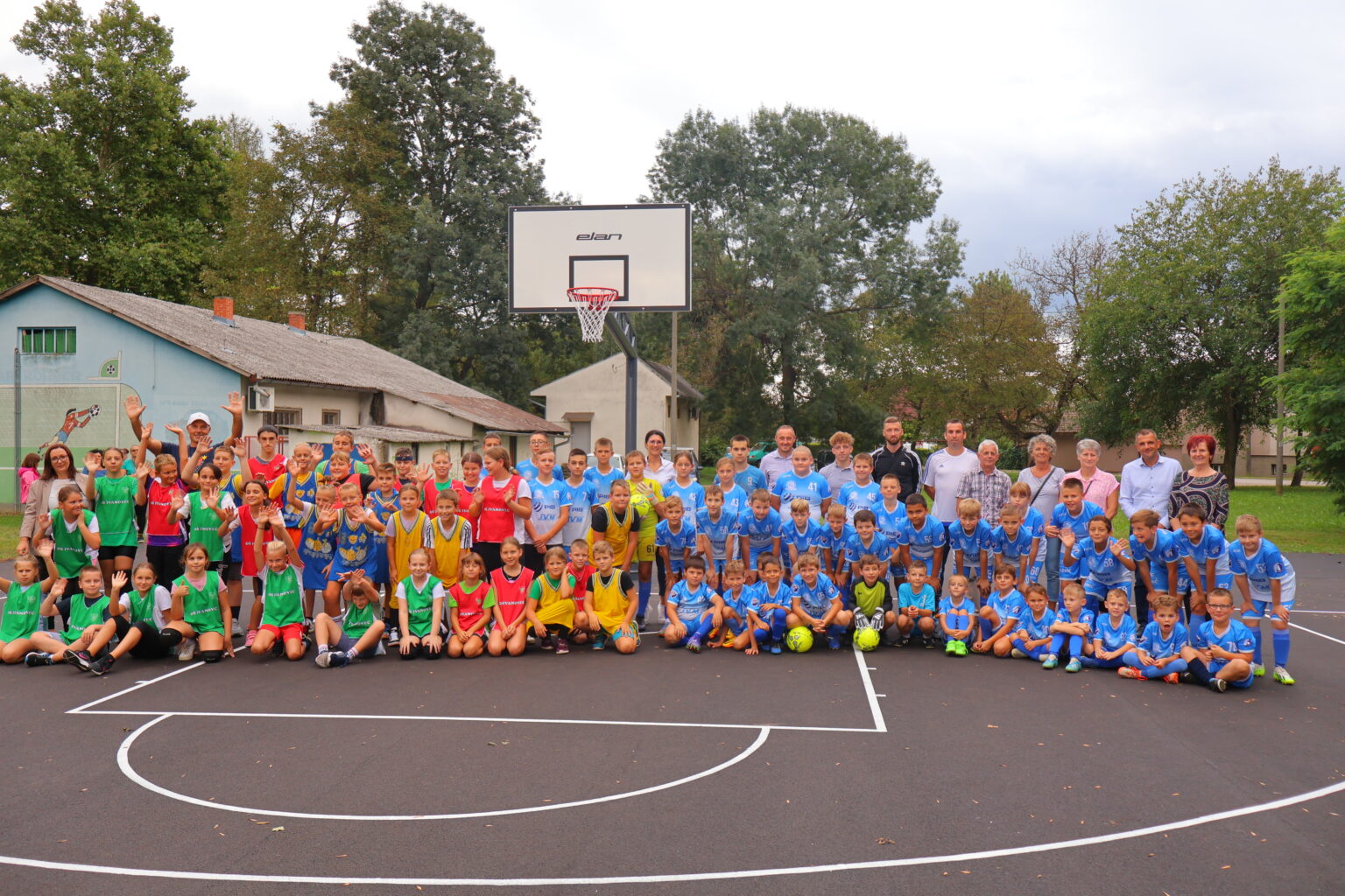 VESELJE ZA NAJMLAĐE Uređeno košarkaško igralište u Ivanovcu